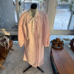 Vintage pink robe - Vandemere - Made in USA - OS